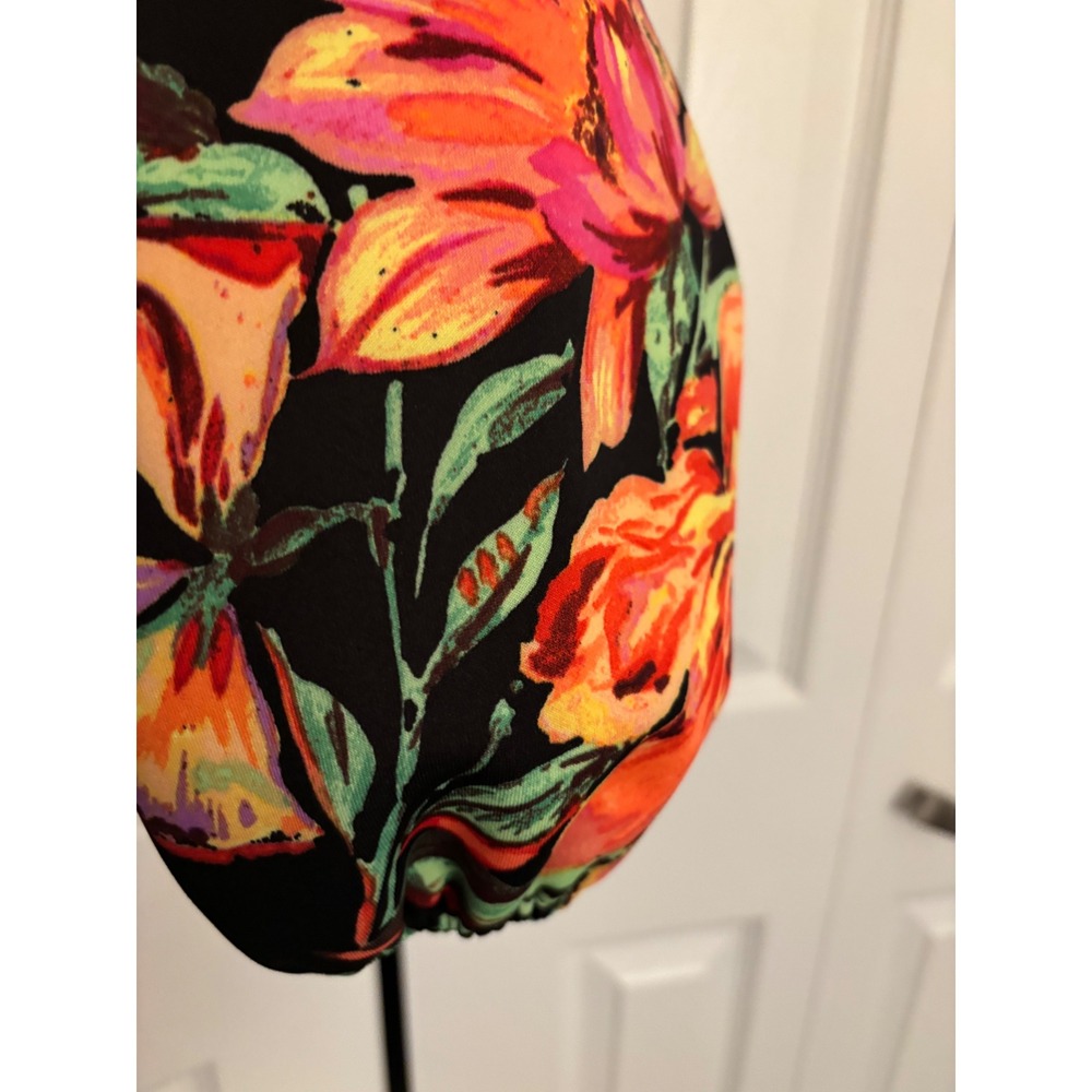 Siena Floral Wrap Dress – Size 10 – Elegant & Sexy with Self-Tie Belt - Picture 9 of 10